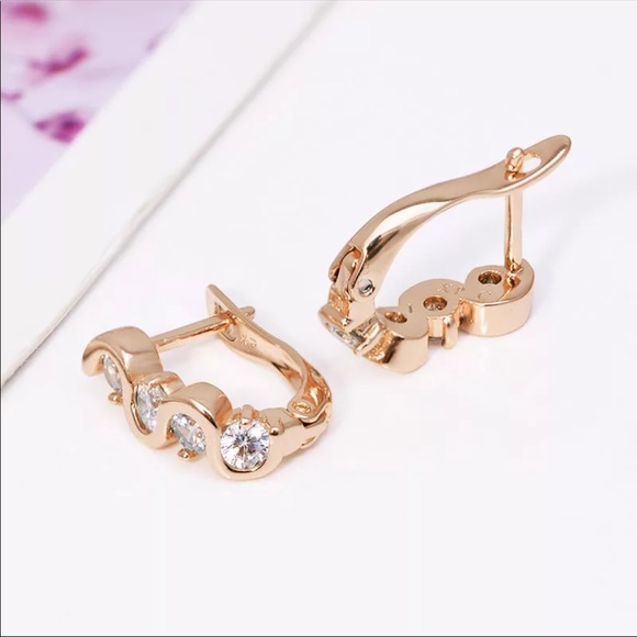 New 18K Gold Plated Oval Round Hoop Earrings - Picture 3 of 8